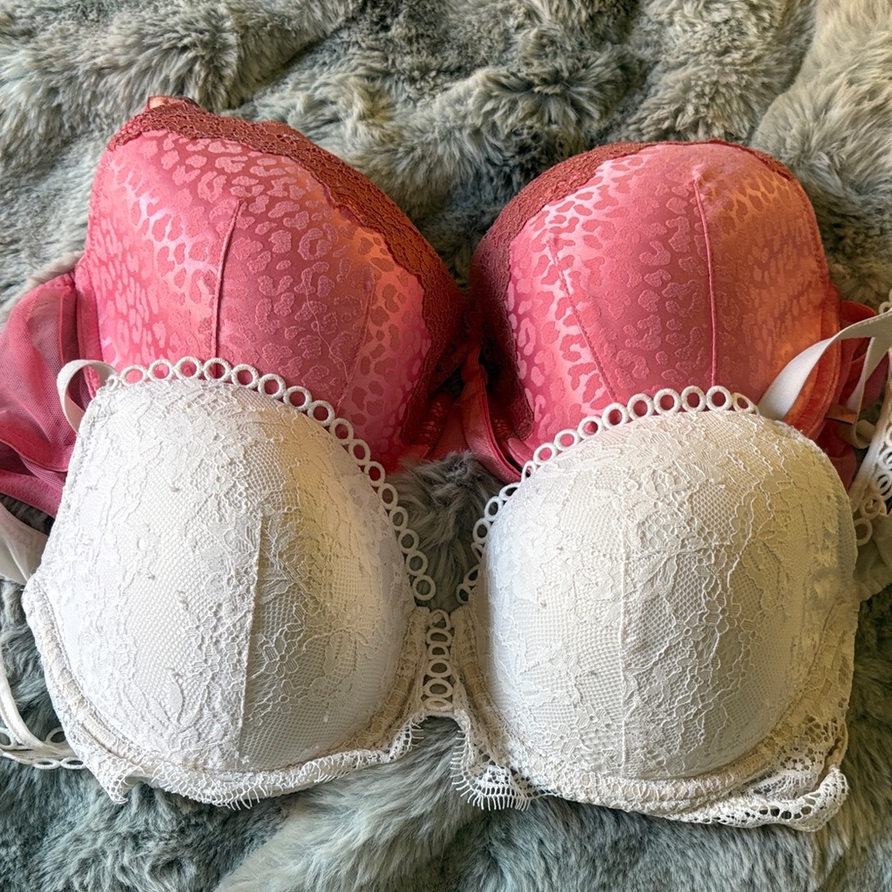 Set of 2 🌷🌷🌷 Victoria's Secret Pink and White Lace Leopard Bra Set